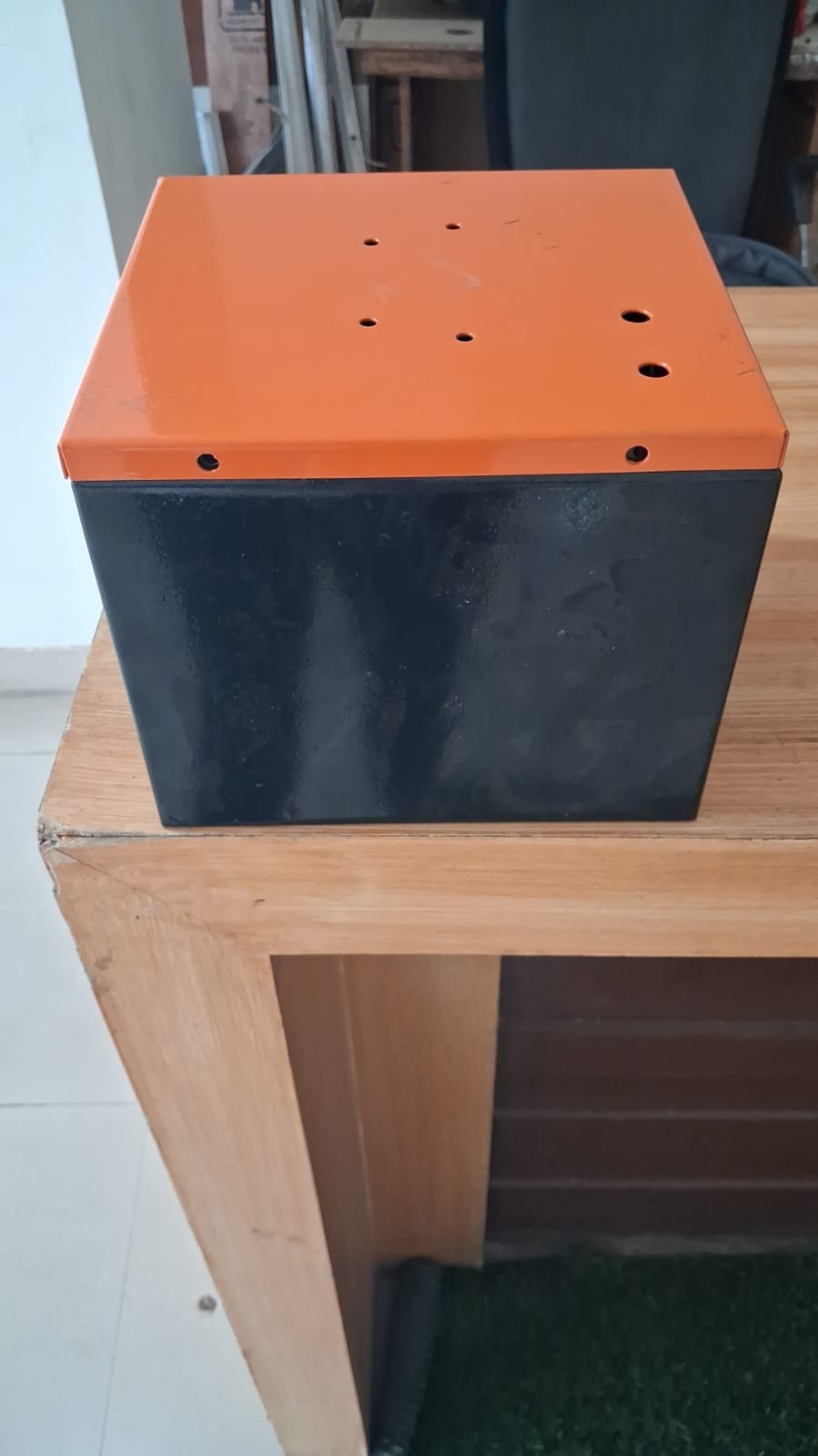 METAL BOX (210L×195W×172H)
